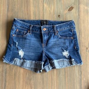 𝅺Celebrity Pink Denim Shorts with Flipped Frayed Hem - Size 3/26